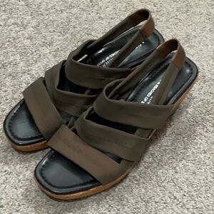 Donald J. Pliner Green Metallic Bronze Cork Wedge Platform Sandals size 9 M